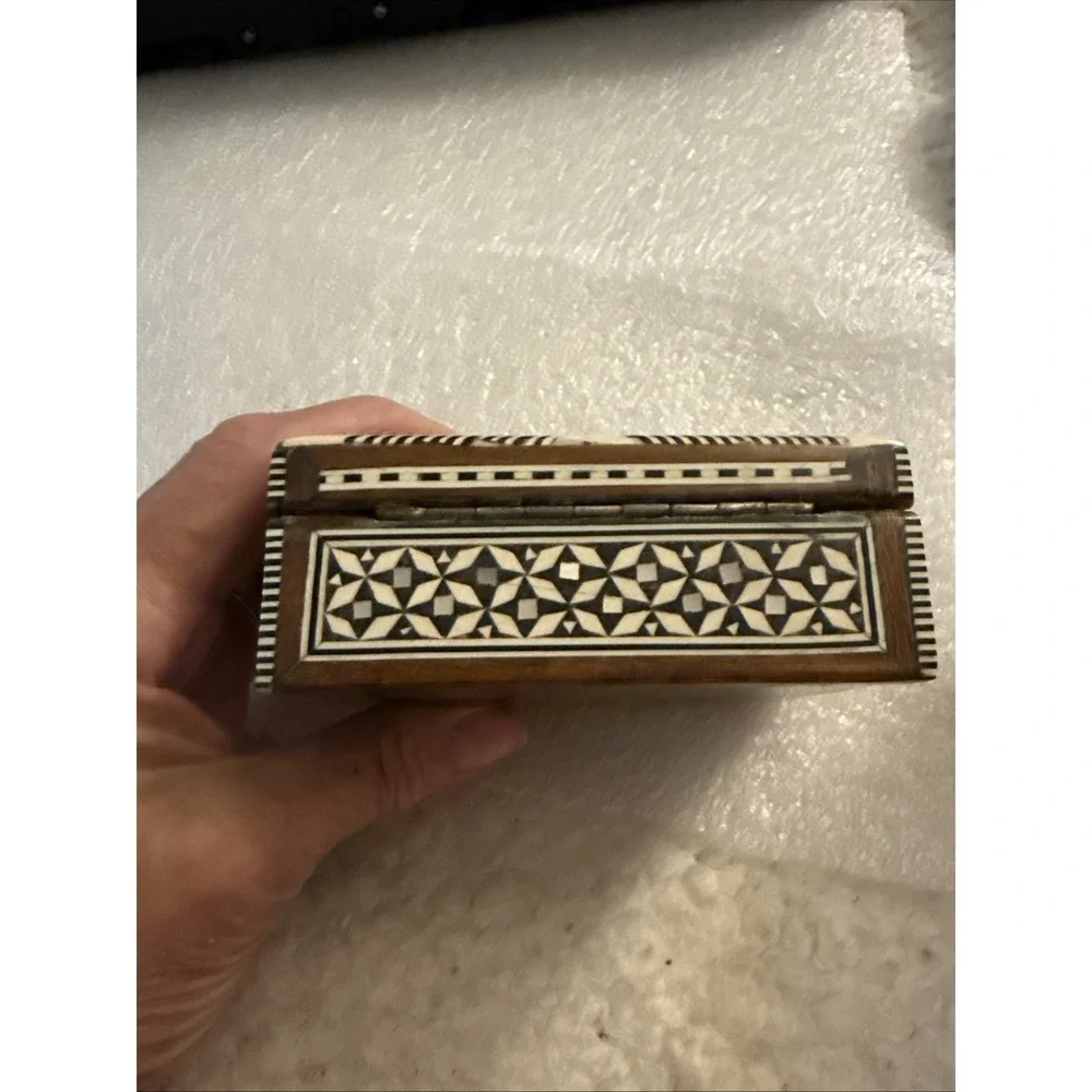 Vintage Mother of Pearl Inlay Wood Box 4